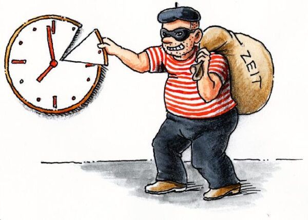 Zeitdieb stiehlt Zeit. Symbolisch dargestellt, indem er einen Teil einer Uhr wegnimmt.